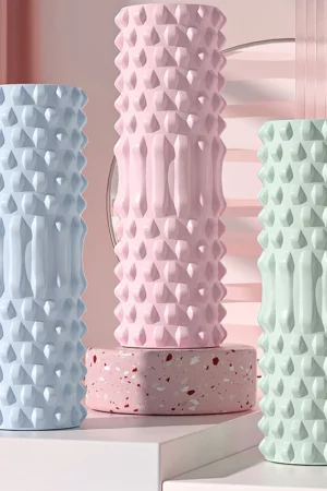Rouleau en mousse dense pour massage et soulagement de la douleur.